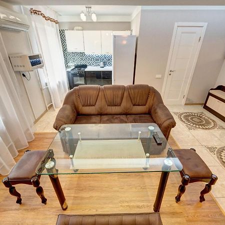 Excellent Apartment Druzhby Narodov Boulevard 3A. Lybedskaya Metro Station Kiev Exterior foto