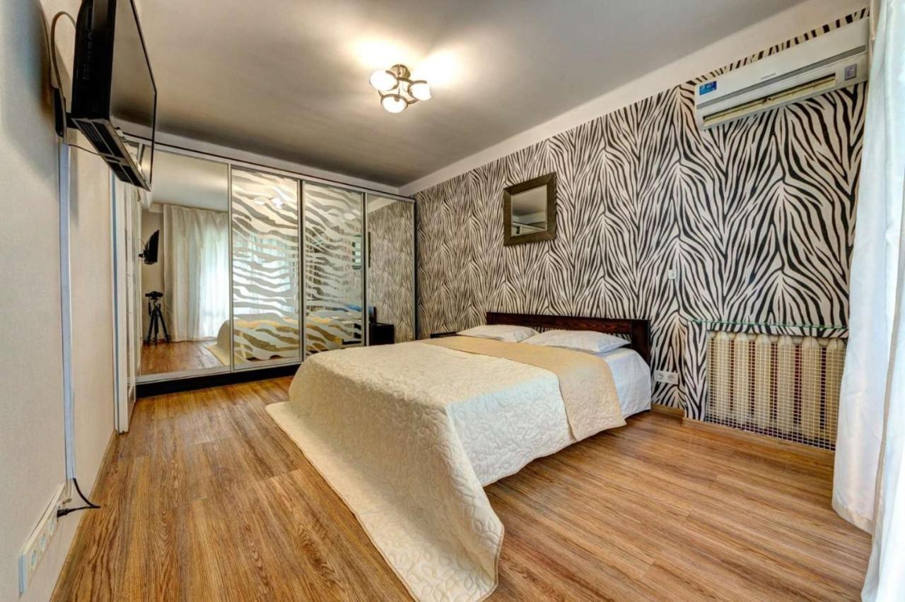 Excellent Apartment Druzhby Narodov Boulevard 3A. Lybedskaya Metro Station Kiev Exterior foto