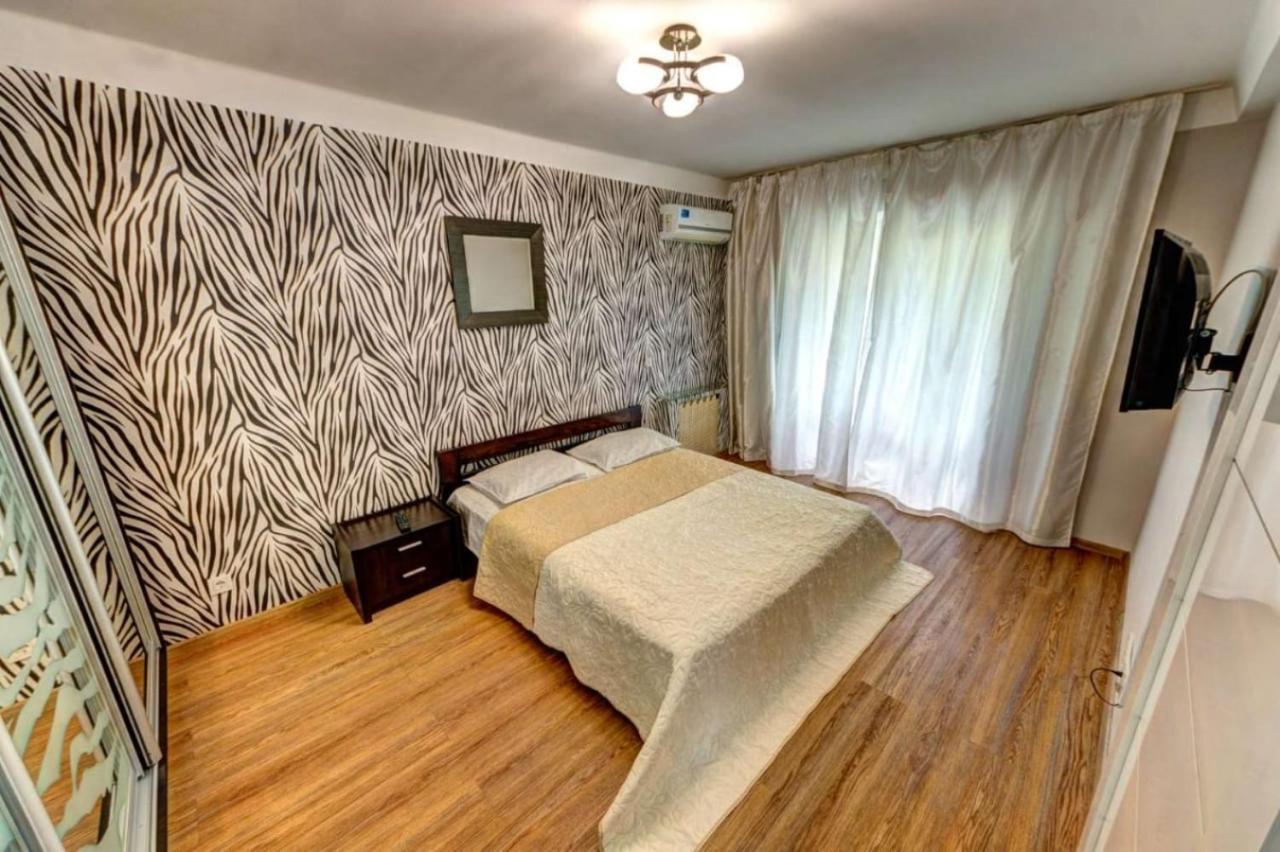 Excellent Apartment Druzhby Narodov Boulevard 3A. Lybedskaya Metro Station Kiev Exterior foto